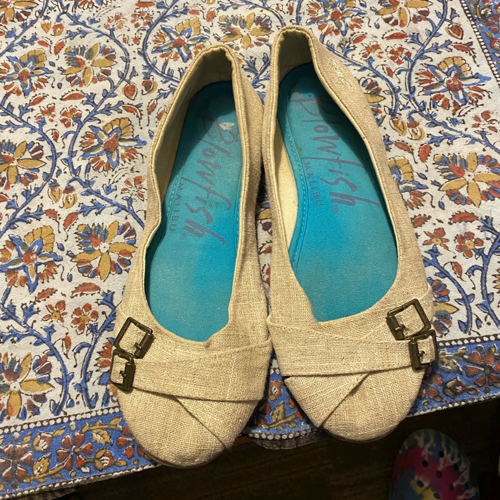 Woman flat shoes  cream color size8:5